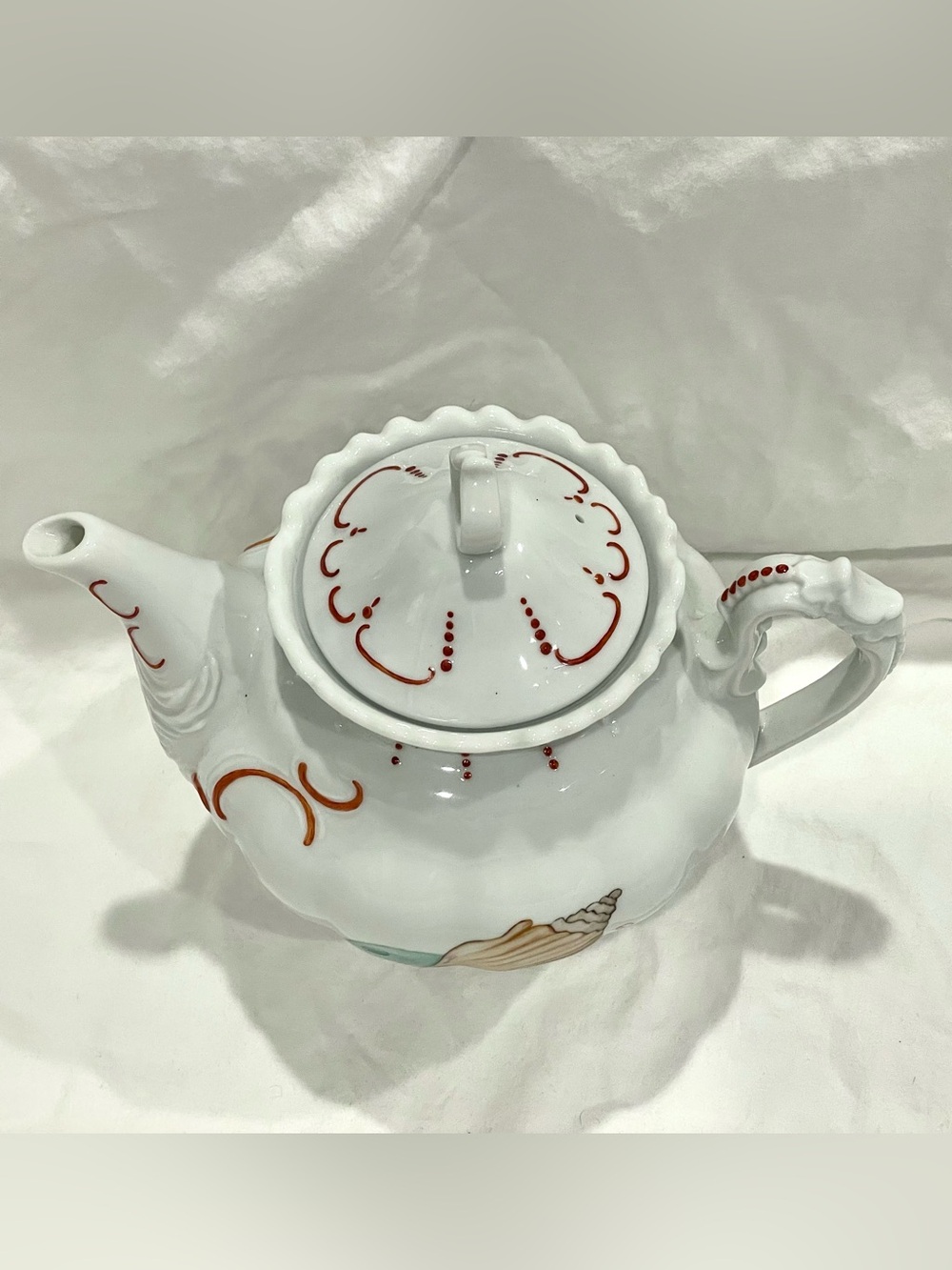 White Porcelain Teapot w Seashell Design | Japanese Kakiemon Style Scrollwork - Picture 8 of 15